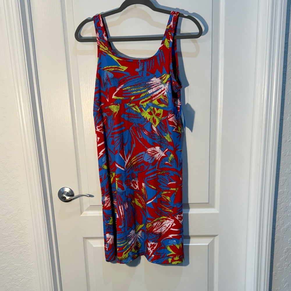 Columbia Red and Blue Tropical Print Dress SPF 50 Size M Boat Vacation NWT
